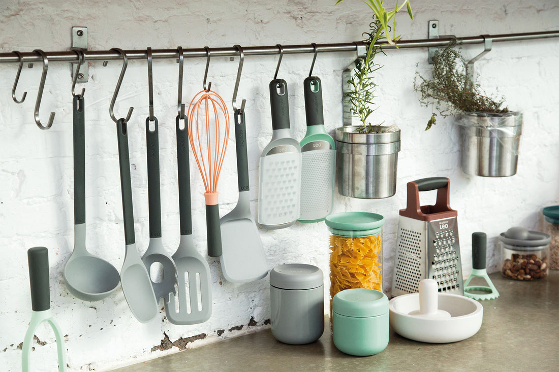 BergHOFF 4-Side Box Grater - Coarse, Fine, Zester and Ultra-Coarse Stainless Steel Blades with Soft-Grip Handle