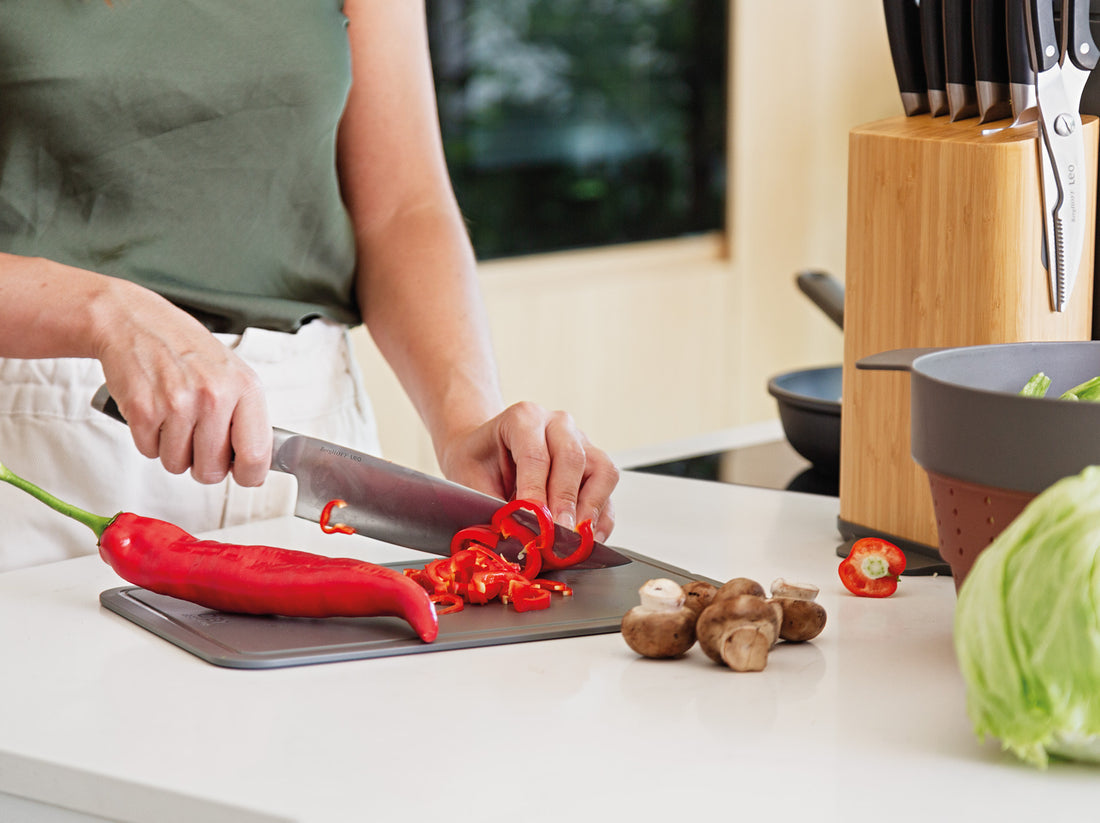 BergHOFF Chef's Knife 20cm - Graphite Series with Curved Tip and Wide Blade for Mincing and Light Cleaving