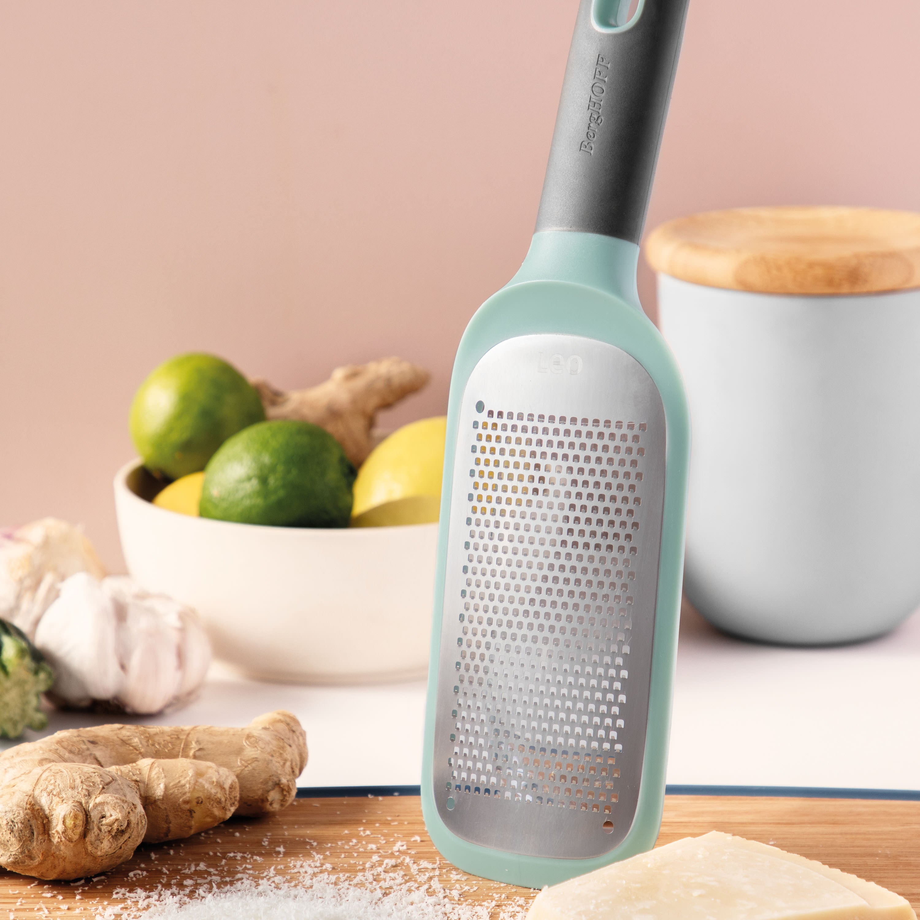 BergHOFF Fine Paddle Grater - Ultra-Sharp Etched Blade with Non-Slip Base and Soft-Grip Handle + Safety Cover